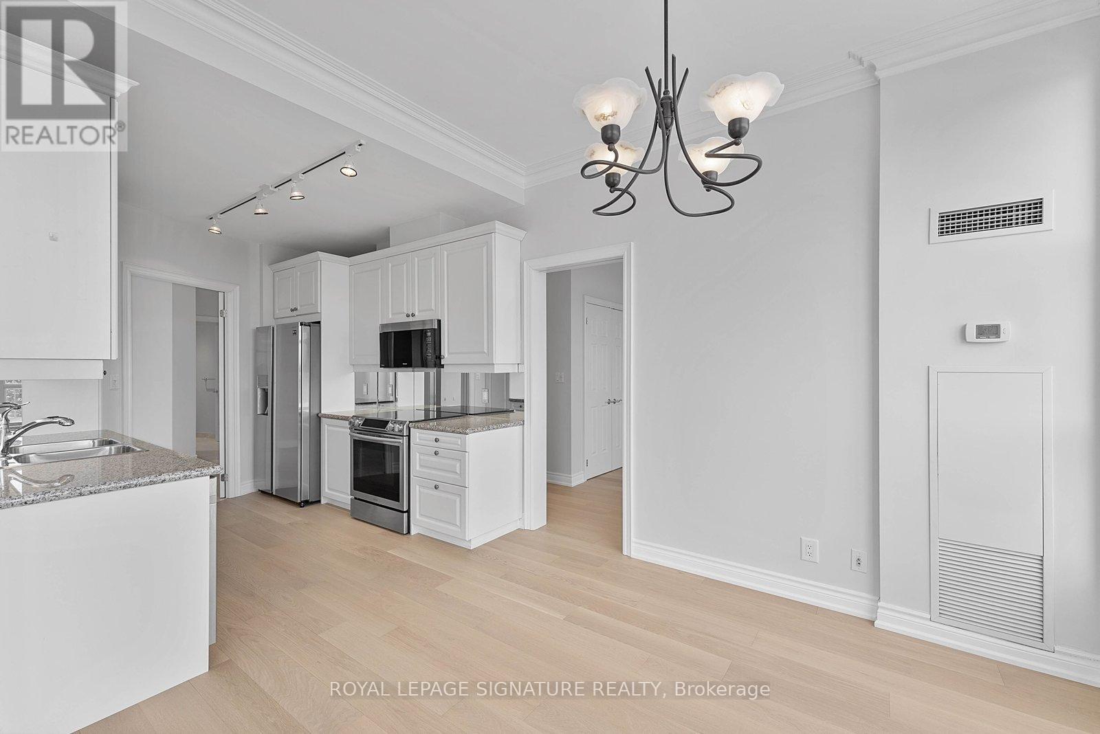 611 - 3085 Bloor Street W, Toronto, Ontario  M8X 1C9 - Photo 6 - W12750944