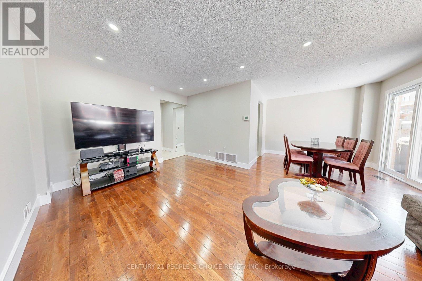 54 Royal Palm Drive, Brampton, Ontario  L6Z 1P6 - Photo 10 - W12751028