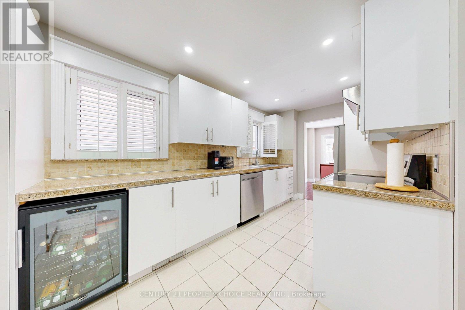 54 Royal Palm Drive, Brampton, Ontario  L6Z 1P6 - Photo 15 - W12751028