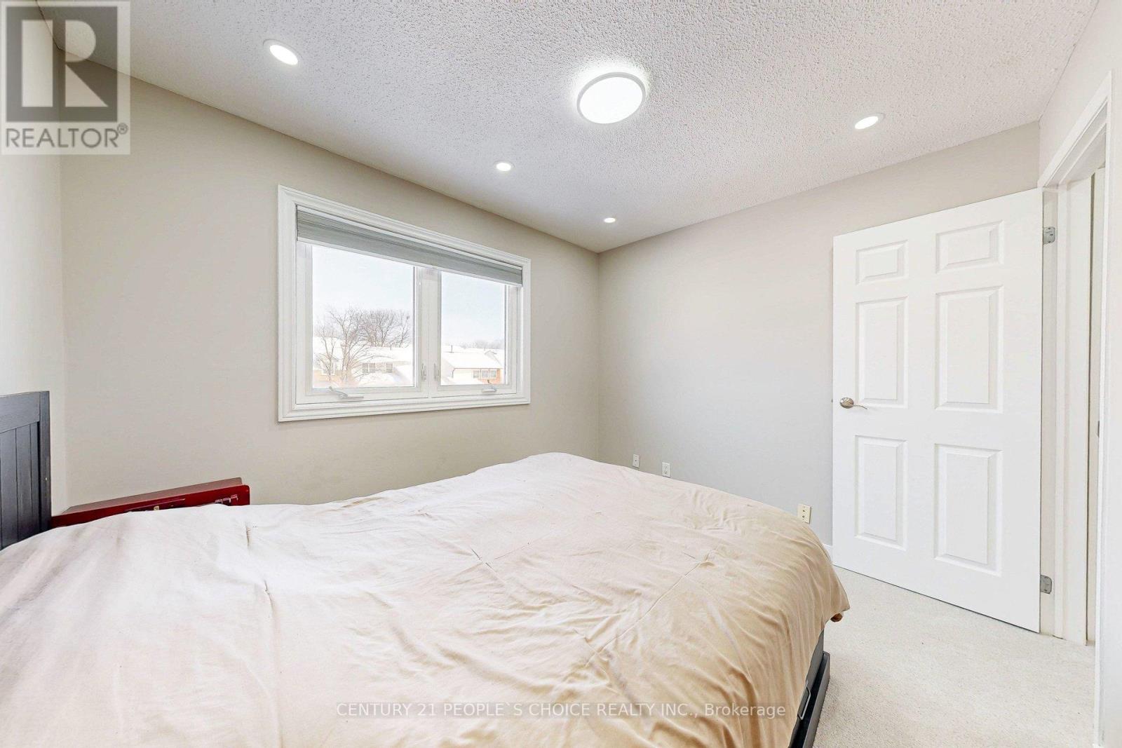 54 Royal Palm Drive, Brampton, Ontario  L6Z 1P6 - Photo 22 - W12751028