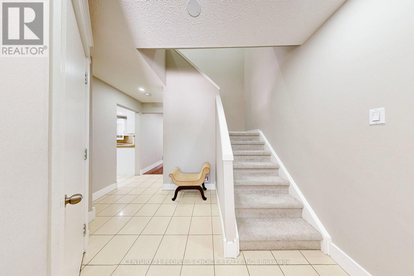 54 Royal Palm Drive, Brampton, Ontario  L6Z 1P6 - Photo 5 - W12751028