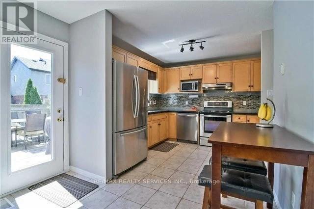 8 Graham Crescent, Orangeville, Ontario  L9W 5J4 - Photo 2 - W12751050