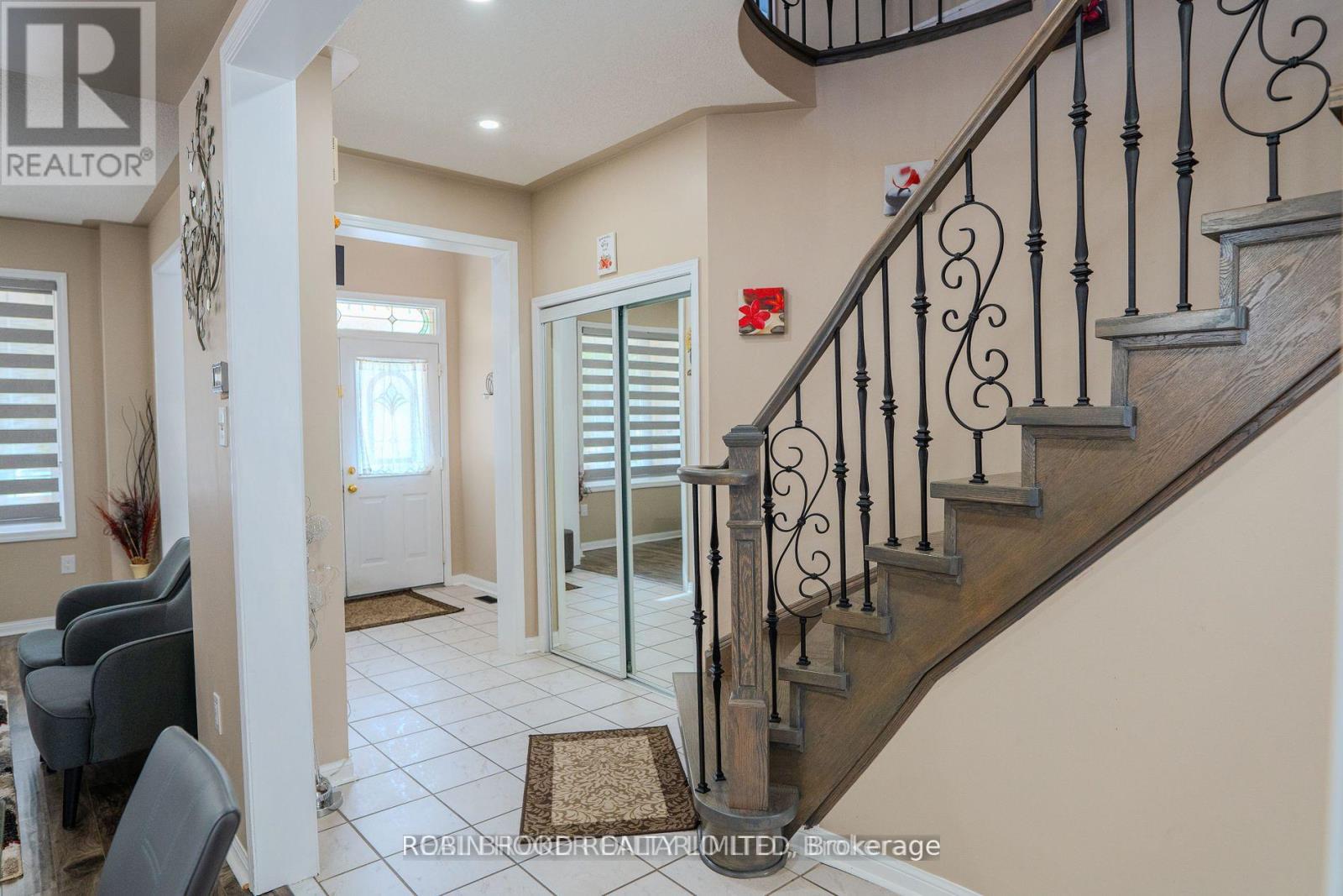 10 Balmy Way, Brampton, Ontario  L6P 1L3 - Photo 2 - W12751054