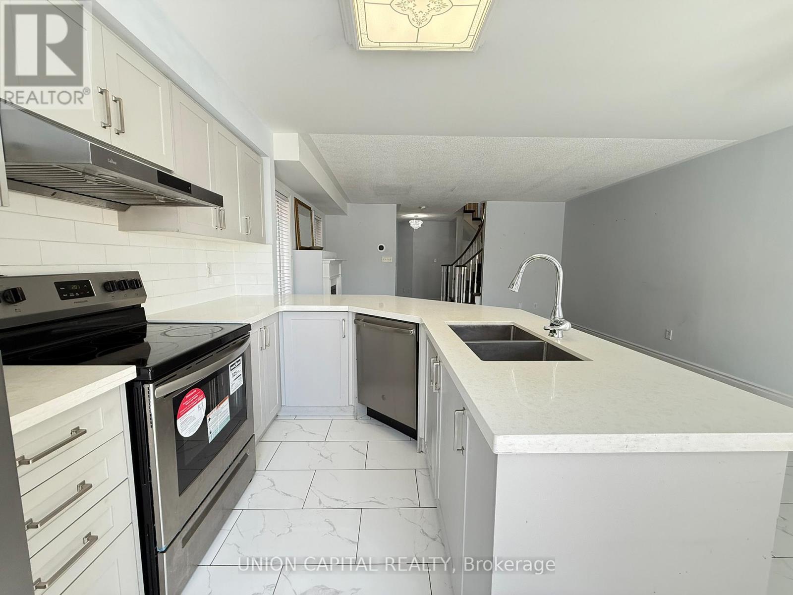 5450 Tree Crest Court, Mississauga, Ontario  L5R 3Z8 - Photo 12 - W12751056