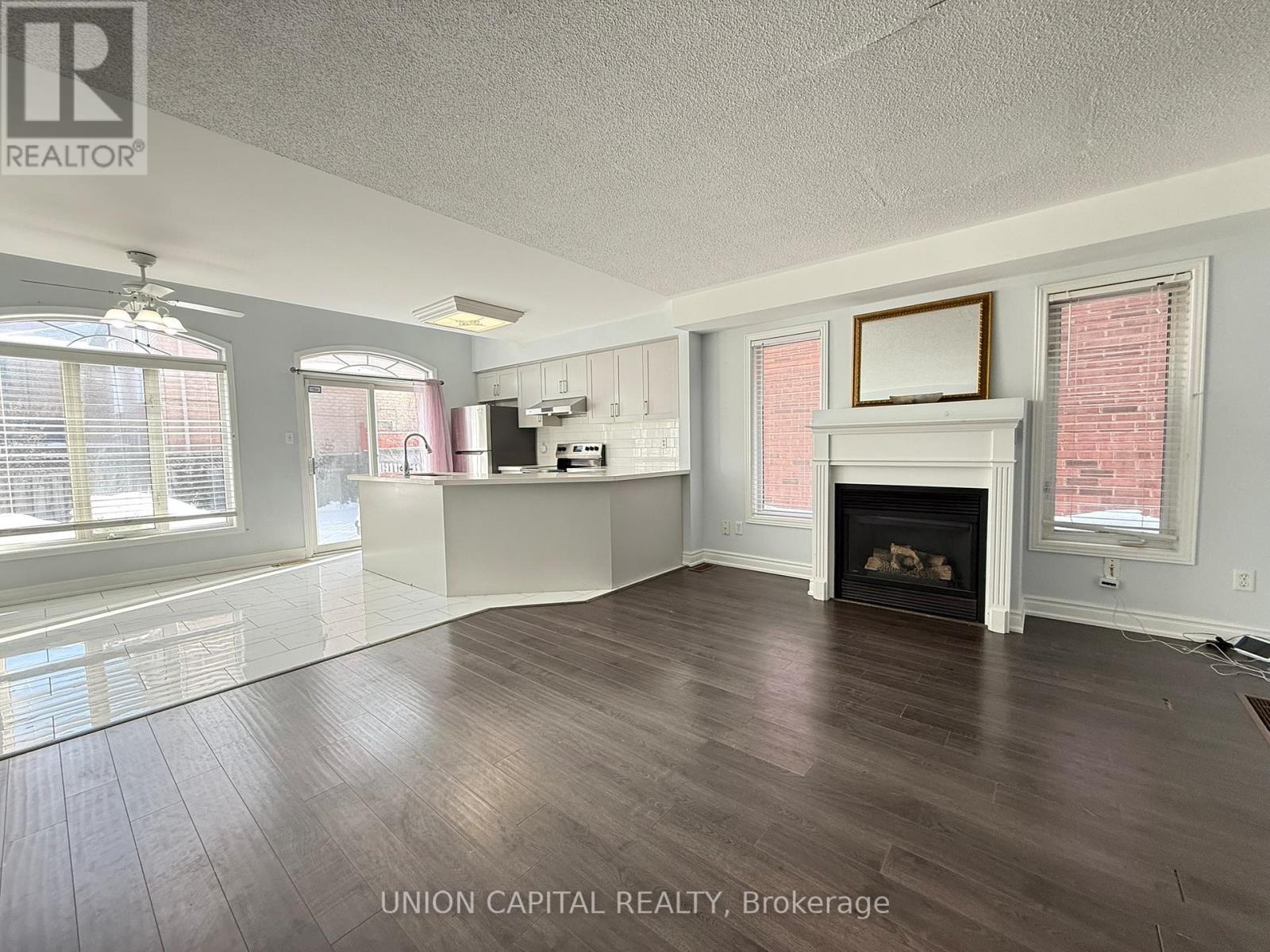 5450 Tree Crest Court, Mississauga, Ontario  L5R 3Z8 - Photo 6 - W12751056