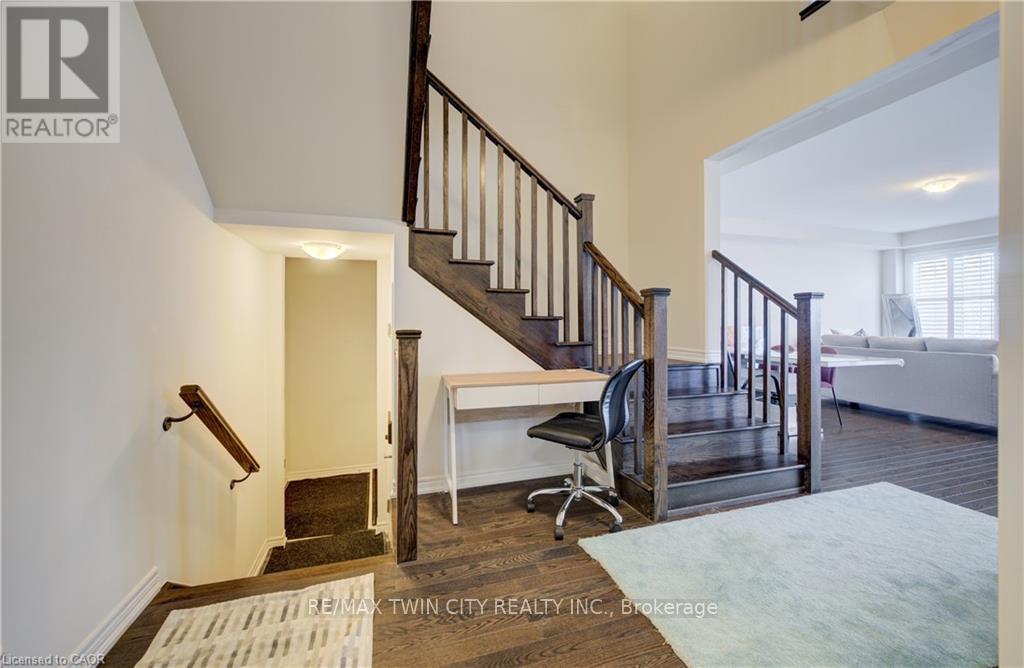 588 Beckview Crescent, Kitchener, Ontario  N2R 0R4 - Photo 10 - X12750860