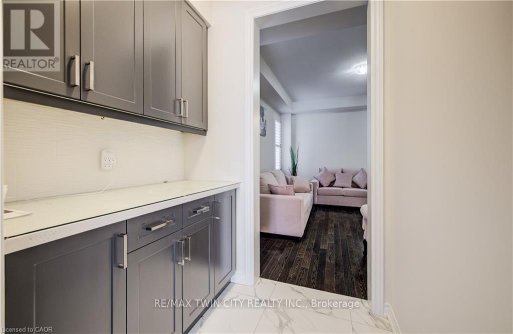 588 Beckview Crescent, Kitchener, Ontario  N2R 0R4 - Photo 19 - X12750860