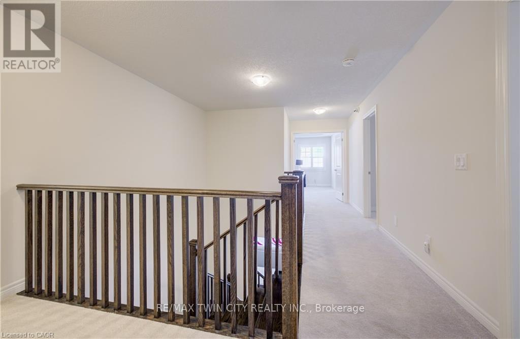 588 Beckview Crescent, Kitchener, Ontario  N2R 0R4 - Photo 21 - X12750860