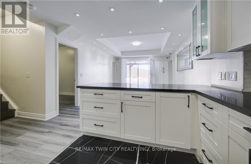 588 Beckview Crescent, Kitchener, Ontario  N2R 0R4 - Photo 36 - X12750860