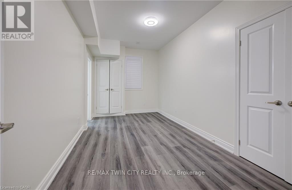 588 Beckview Crescent, Kitchener, Ontario  N2R 0R4 - Photo 38 - X12750860