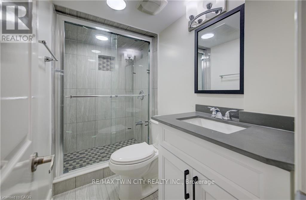 588 Beckview Crescent, Kitchener, Ontario  N2R 0R4 - Photo 39 - X12750860