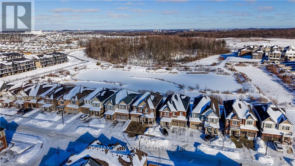 588 Beckview Crescent, Kitchener, Ontario  N2R 0R4 - Photo 4 - X12750860