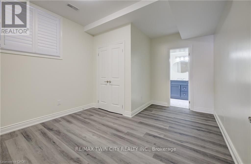 588 Beckview Crescent, Kitchener, Ontario  N2R 0R4 - Photo 43 - X12750860