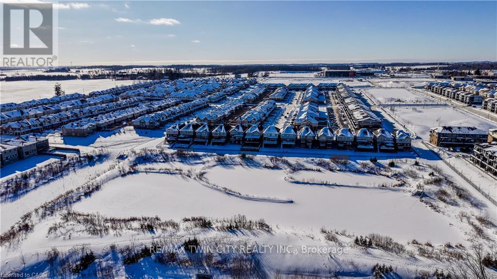 588 Beckview Crescent, Kitchener, Ontario  N2R 0R4 - Photo 5 - X12750860