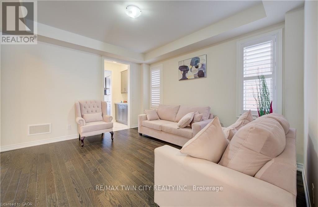 588 Beckview Crescent, Kitchener, Ontario  N2R 0R4 - Photo 9 - X12750860