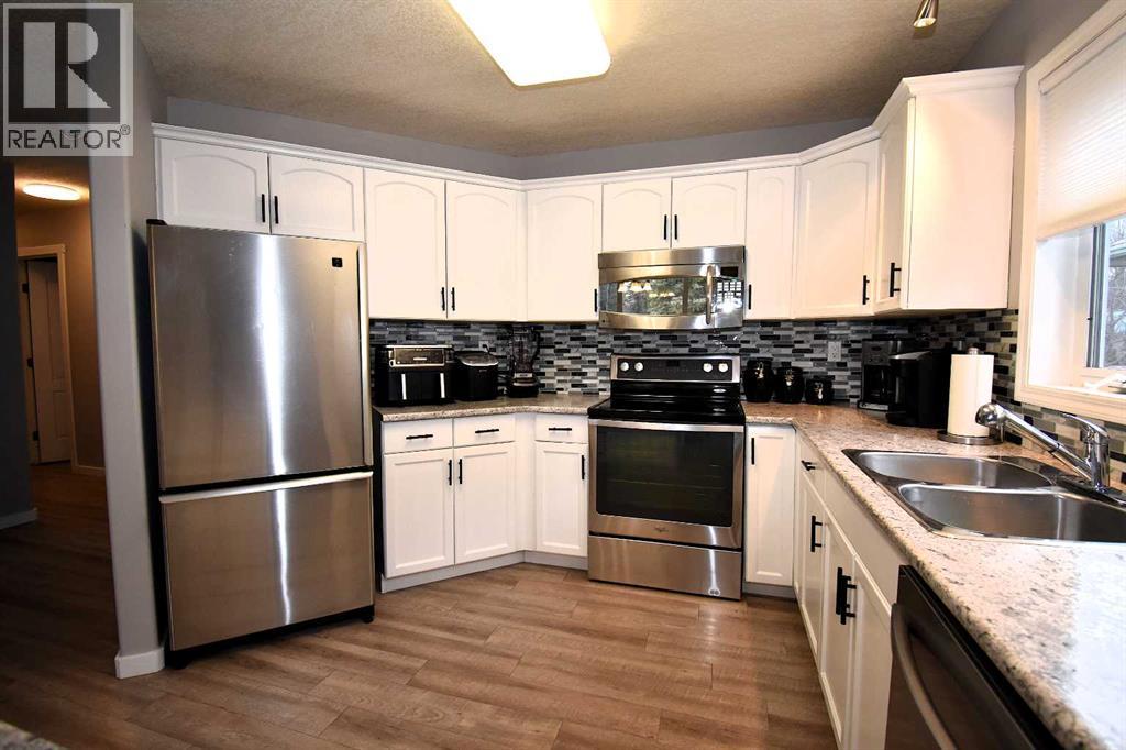 309 Eaton Drive, Hinton, Alberta  T7V 1Y5 - Photo 5 - A2263626