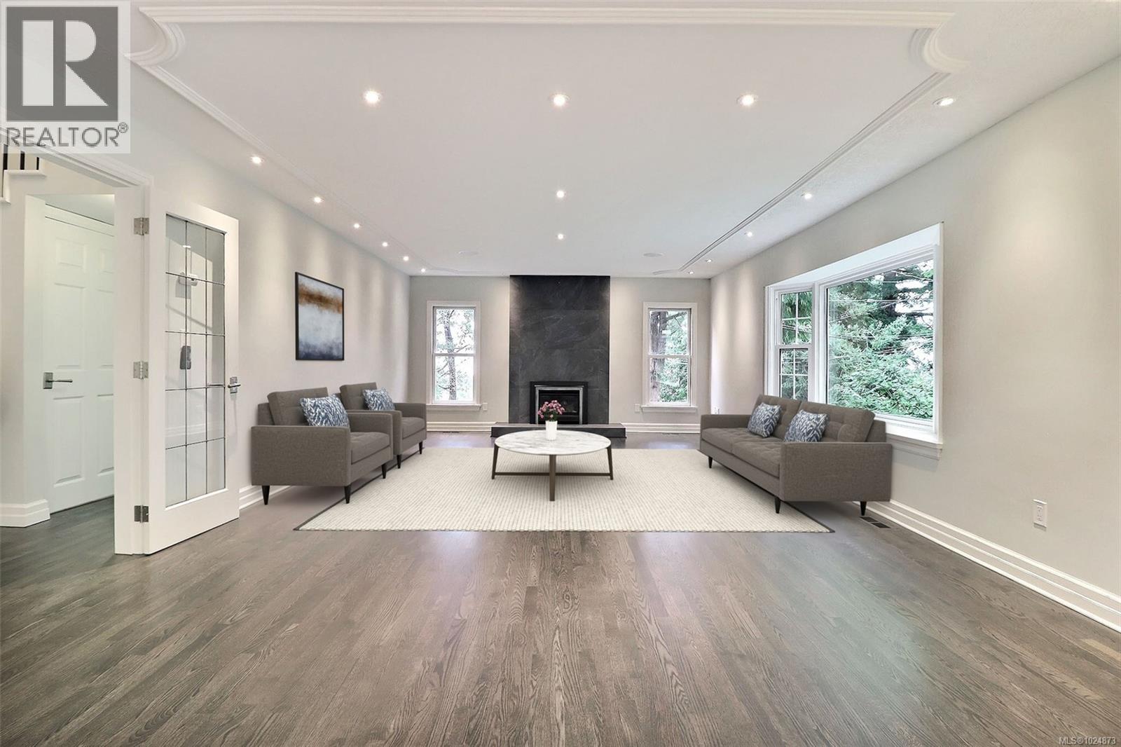 3977 Lexington Ave, Saanich, British Columbia V8N 3Z5 - Photo 3 - 1024873