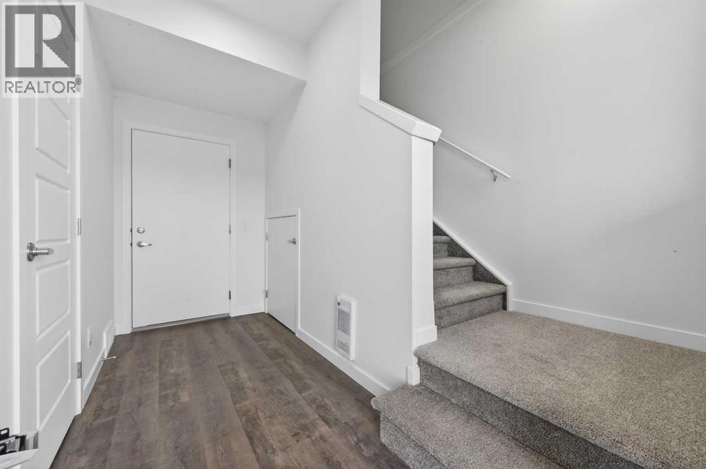 64 Creekside Drive Sw, Calgary, Alberta  T2X 6E2 - Photo 6 - A2282898