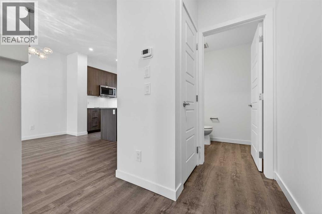 64 Creekside Drive Sw, Calgary, Alberta  T2X 6E2 - Photo 8 - A2282898