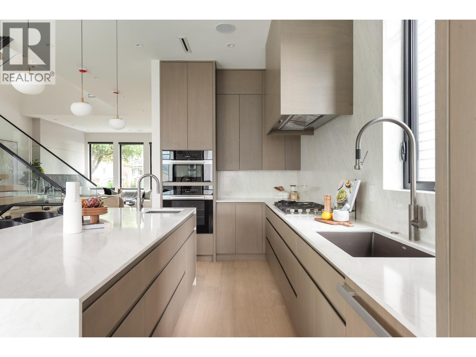 Listing Picture 7 of 35 : 4413 OXFORD STREET, Burnaby / 本拿比 - 魯藝地產 Yvonne Lu Group - MLS Medallion Club Member