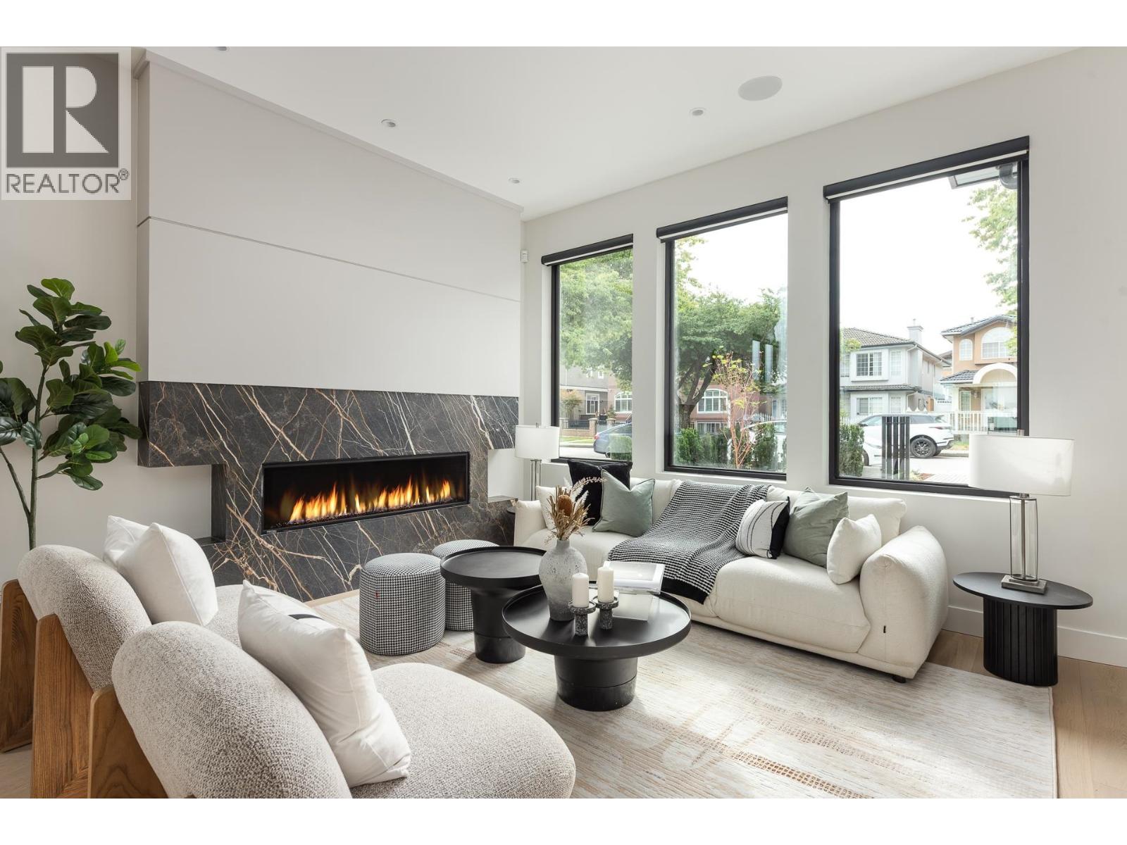 Listing Picture 5 of 35 : 4413 OXFORD STREET, Burnaby / 本拿比 - 魯藝地產 Yvonne Lu Group - MLS Medallion Club Member