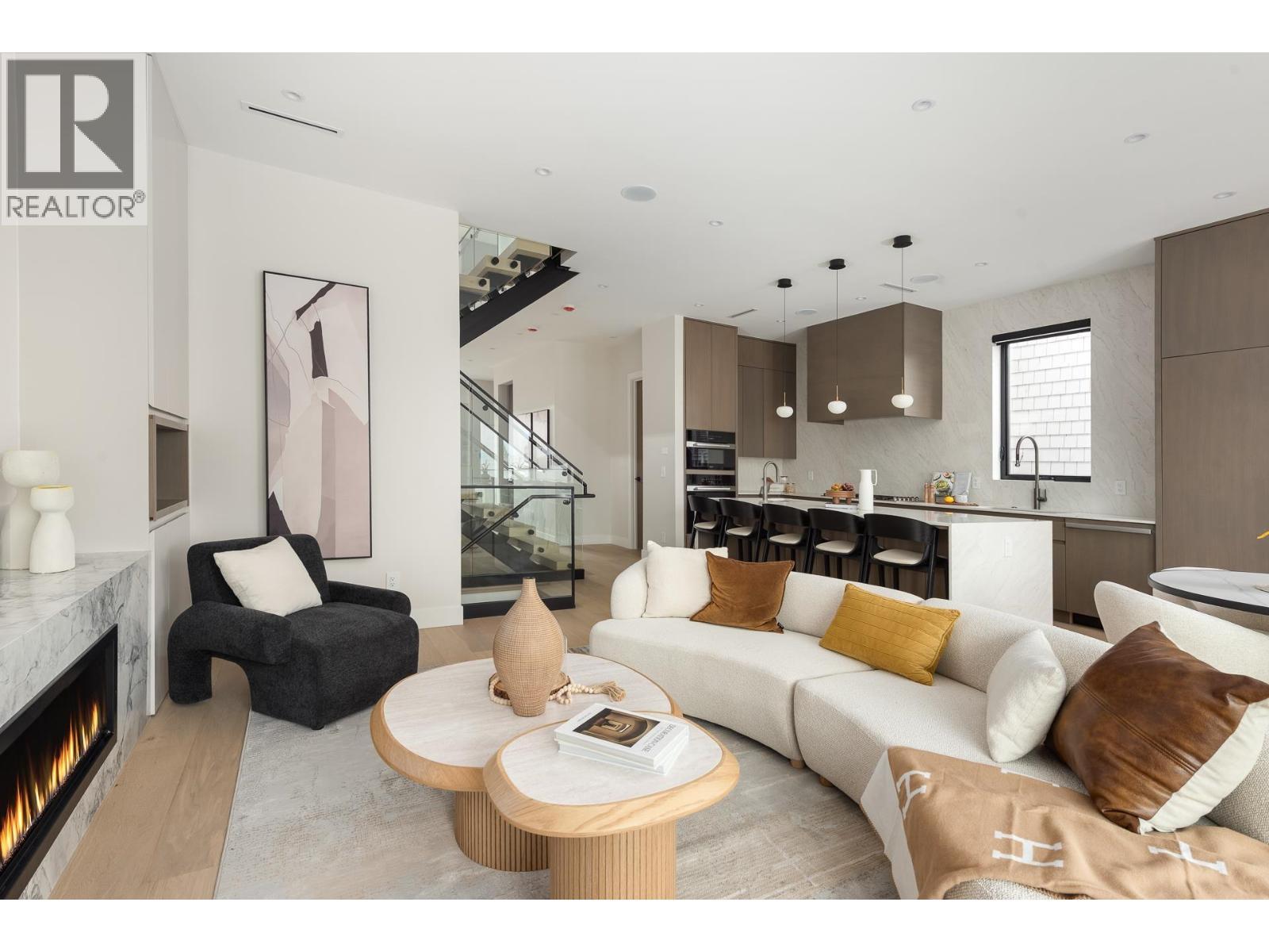 Listing Picture 9 of 35 : 4413 OXFORD STREET, Burnaby / 本拿比 - 魯藝地產 Yvonne Lu Group - MLS Medallion Club Member