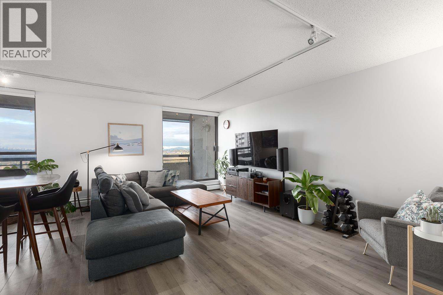 2101 3771 Bartlett Court, Burnaby, British Columbia  V3J 7G8 - Photo 3 - R3085589