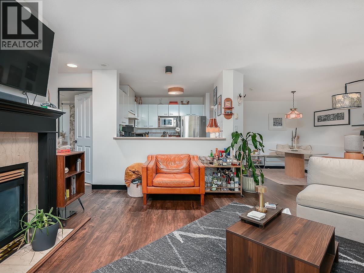 305 4425 Halifax Street, Burnaby, British Columbia  V5C 6P2 - Photo 1 - R3085605