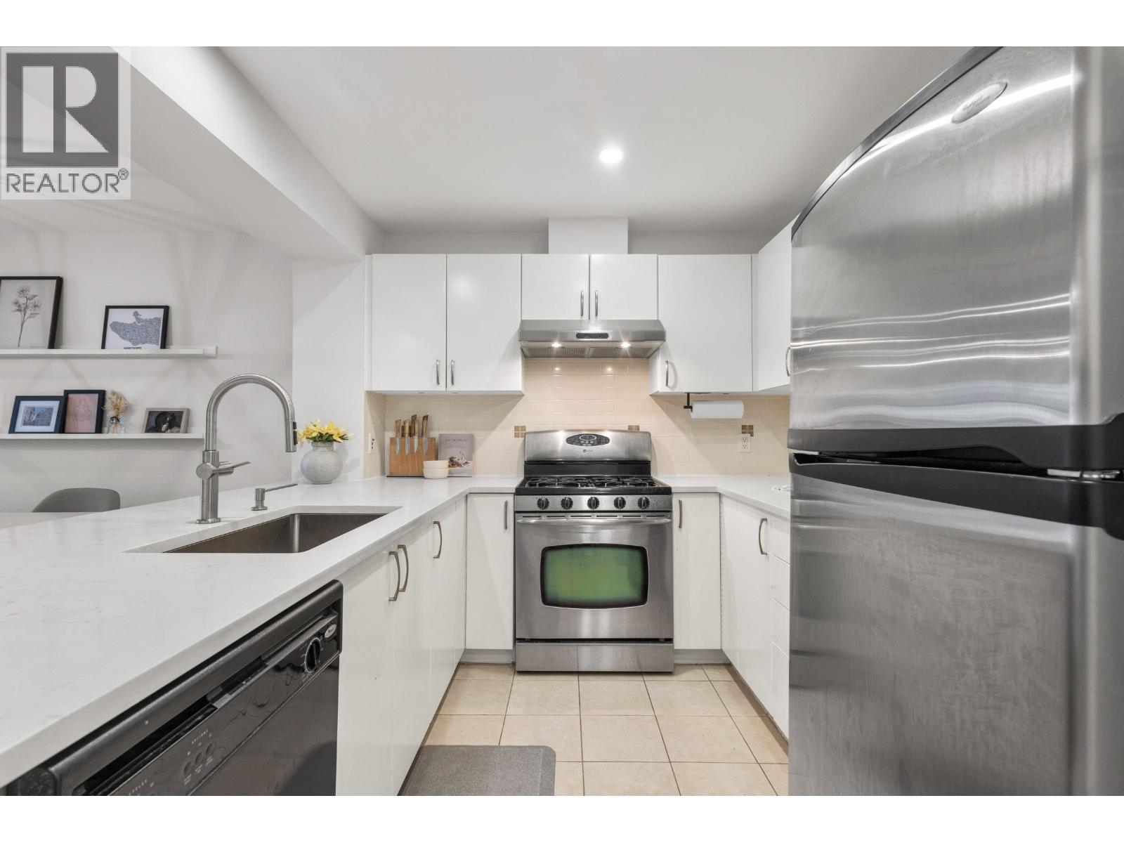 201 200 Klahanie Drive, Port Moody, British Columbia  V3H 5K7 - Photo 9 - R3085606