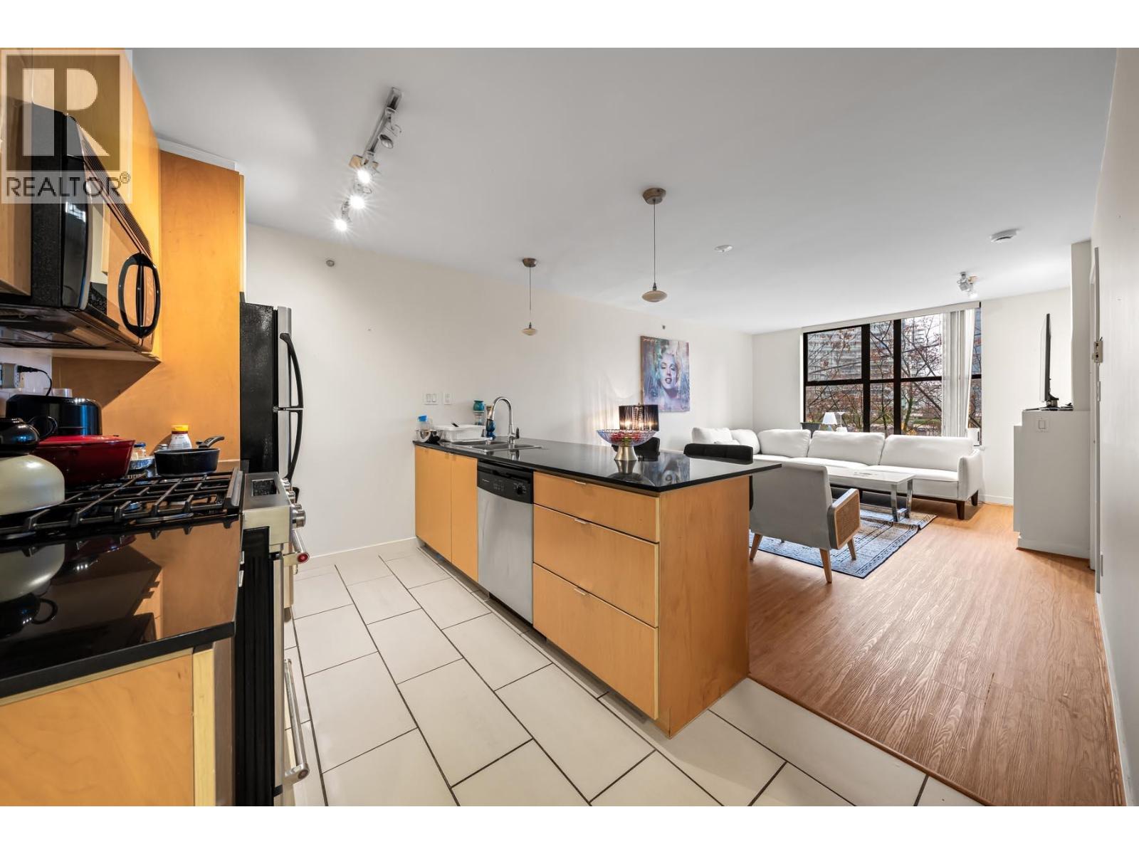 305 989 Beatty Street, Vancouver, British Columbia  V6Z 3C2 - Photo 2 - R3085357