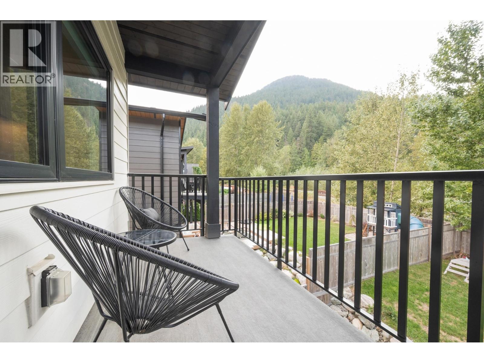 2026 Tiyata Boulevard, Pemberton, British Columbia  V0N 0A7 - Photo 21 - R3085620