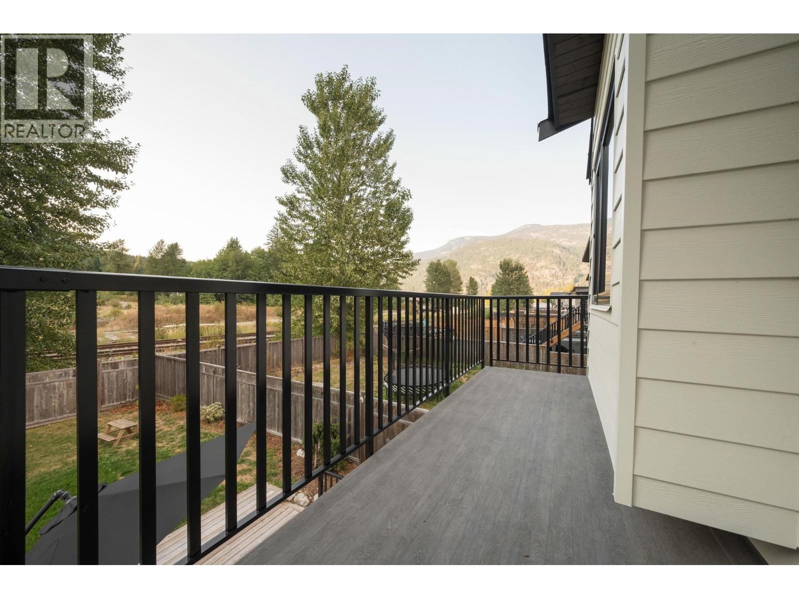 2026 Tiyata Boulevard, Pemberton, British Columbia  V0N 0A7 - Photo 22 - R3085620