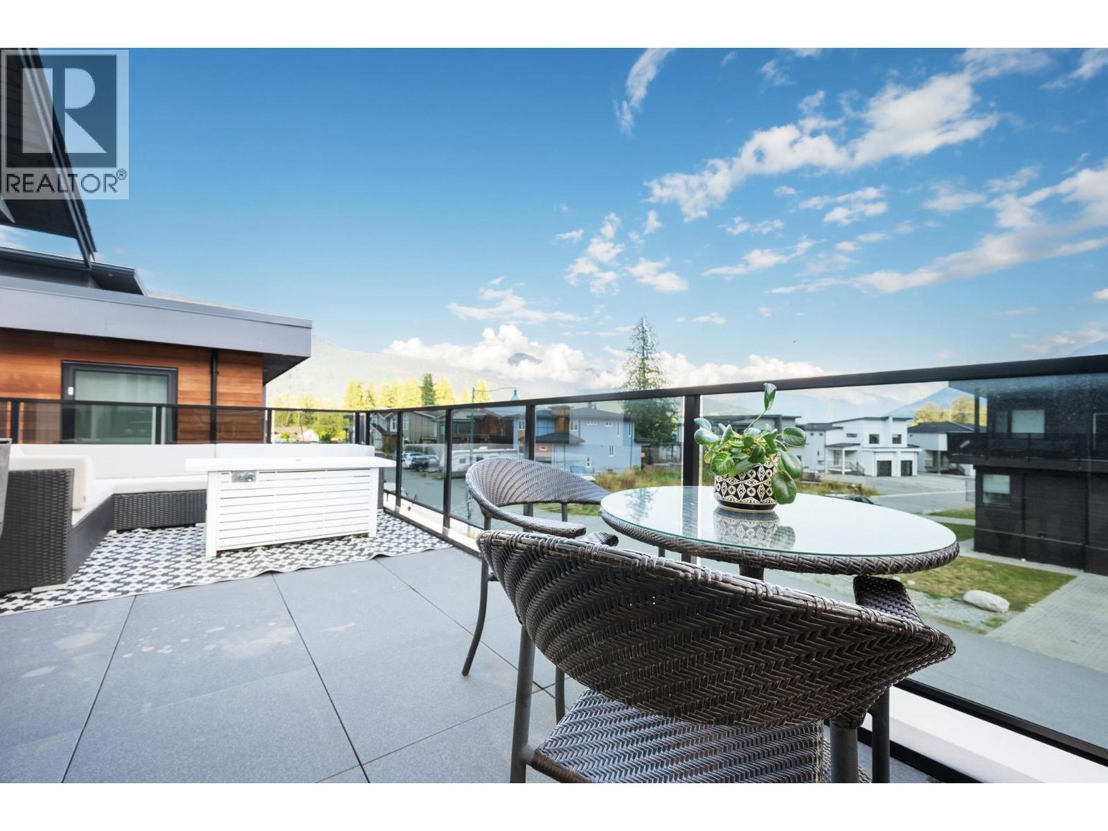 2026 Tiyata Boulevard, Pemberton, British Columbia  V0N 0A7 - Photo 3 - R3085620