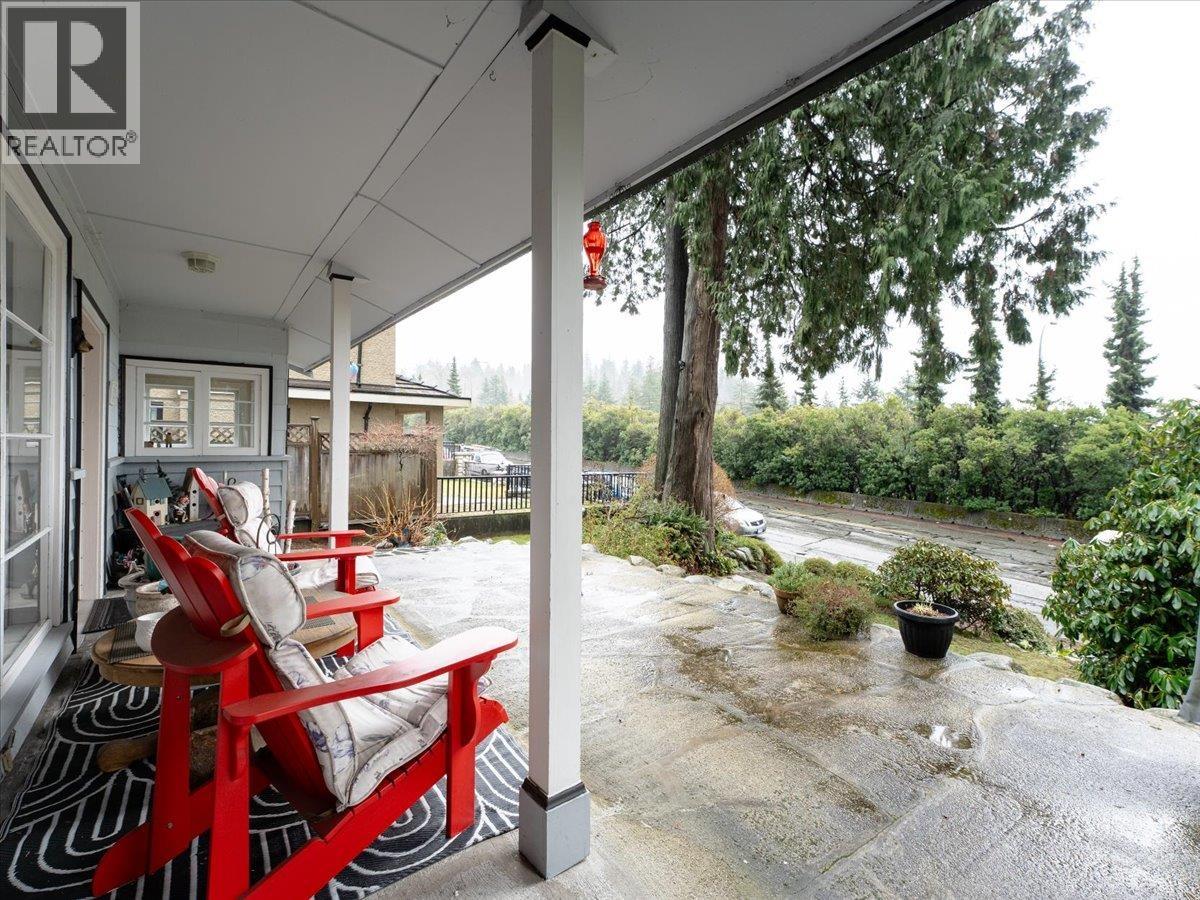 322 E 25th Street, North Vancouver, British Columbia  V7N 1A3 - Photo 3 - R3085631