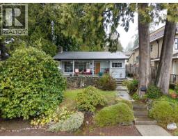 322 E 25TH STREET, North Vancouver, British Columbia