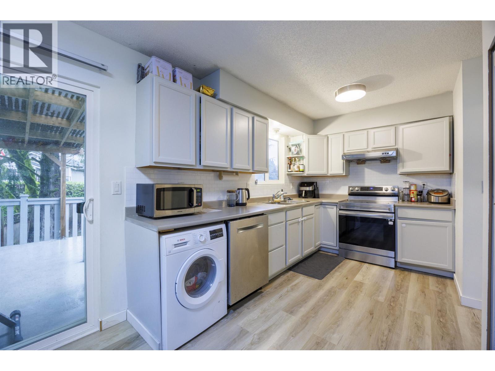 3213 Salt Spring Avenue, Coquitlam, British Columbia  V3E 1E6 - Photo 5 - R3085654