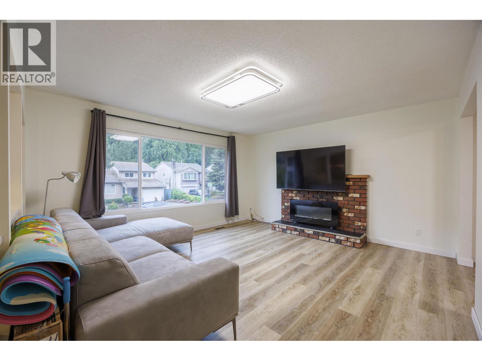 3213 Salt Spring Avenue, Coquitlam, British Columbia  V3E 1E6 - Photo 8 - R3085654