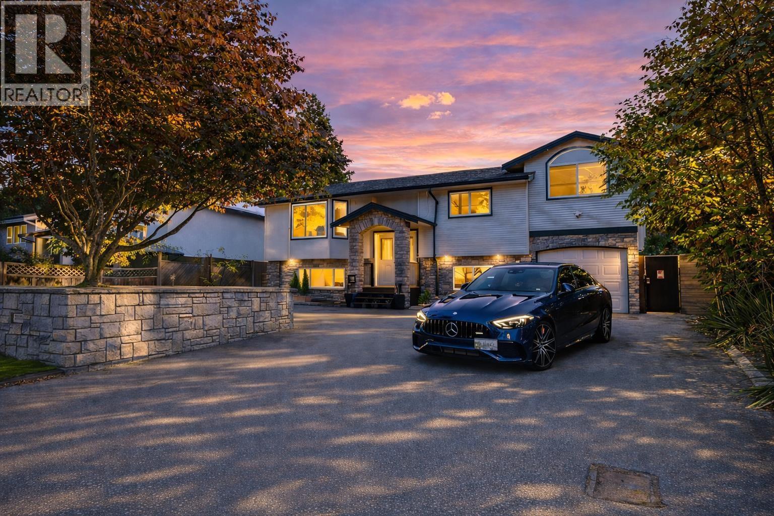 21124 GLENWOOD AVENUE, Maple Ridge, British Columbia