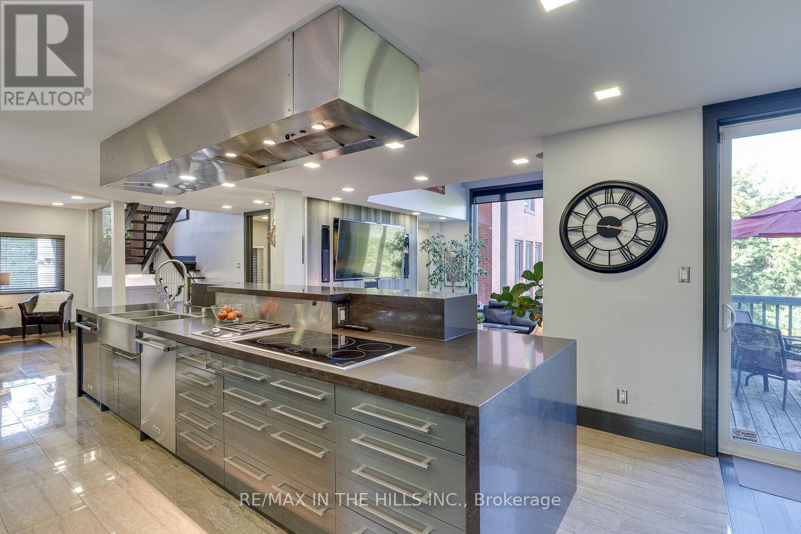 21 Bartley Drive, Caledon, Ontario  L7E 0N1 - Photo 12 - W12409056