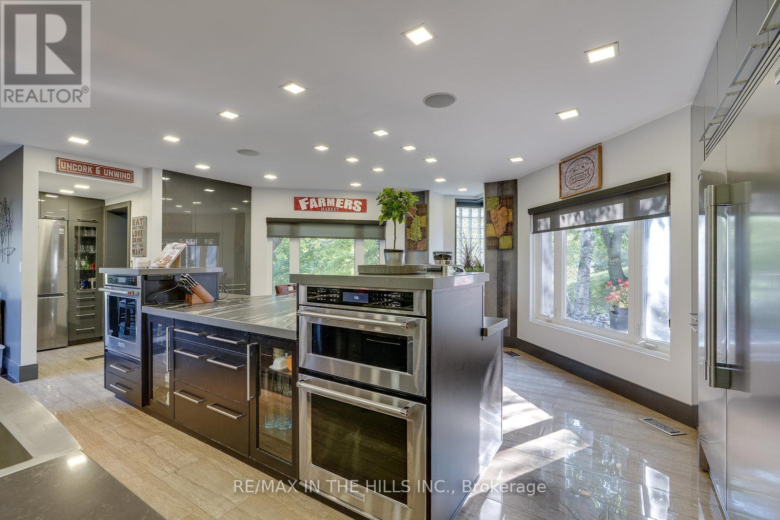 21 Bartley Drive, Caledon, Ontario  L7E 0N1 - Photo 10 - W12409056