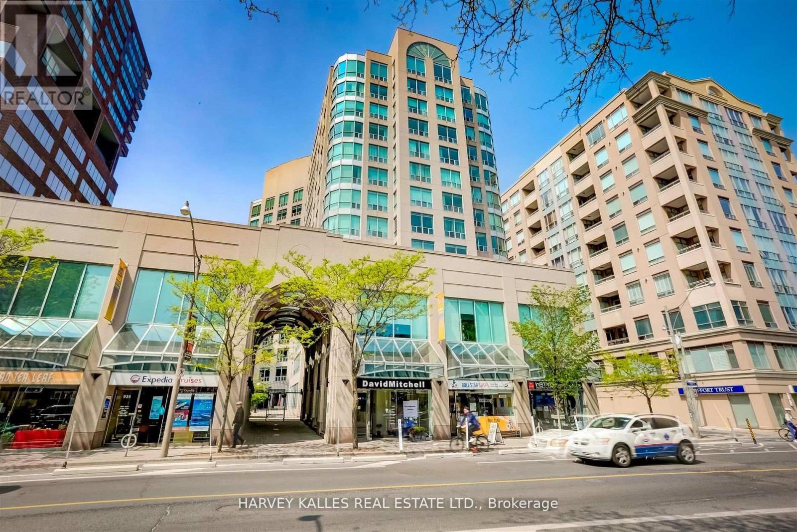 1018 - 942 YONGE STREET, Toronto, Ontario