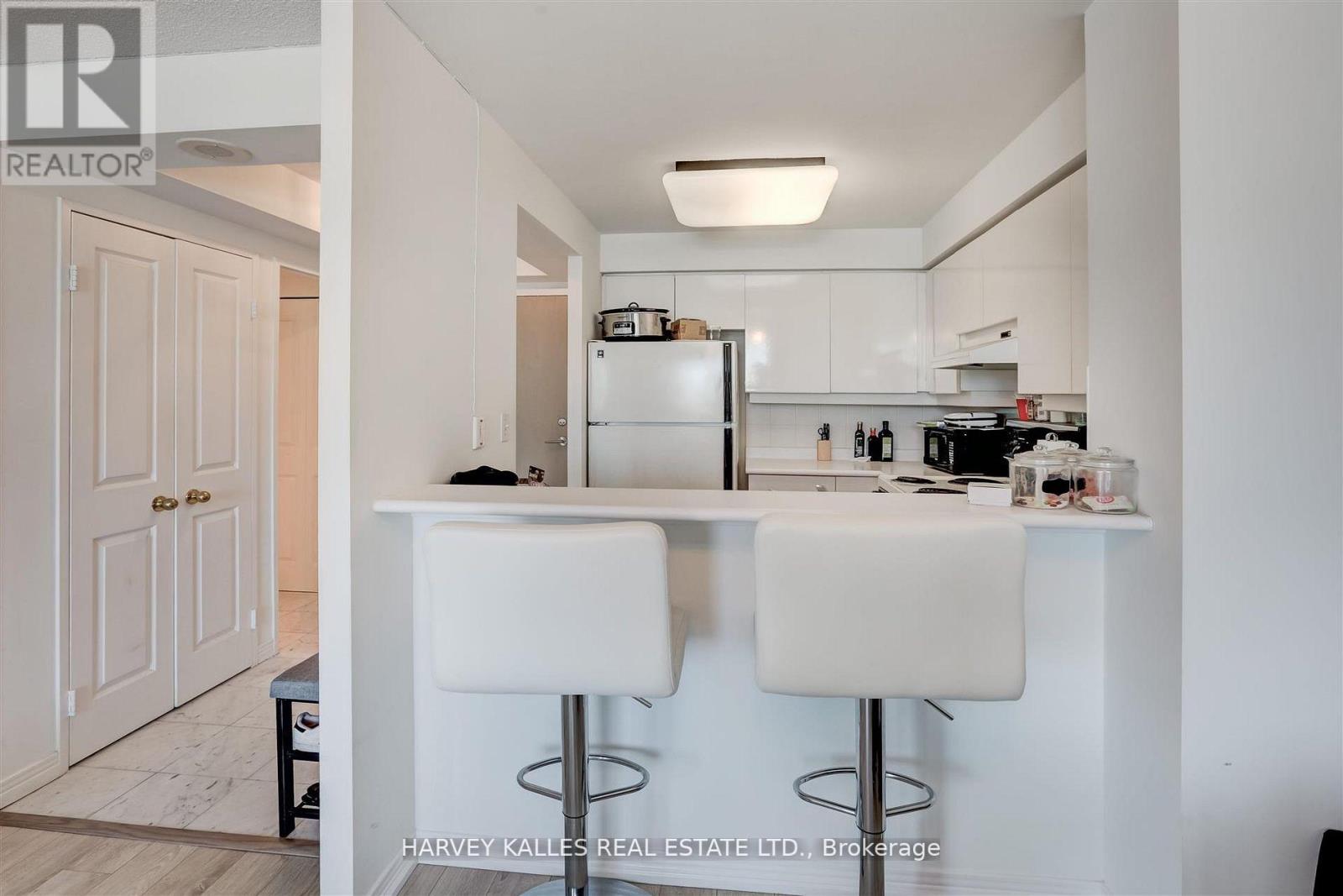 1018 - 942 Yonge Street, Toronto, Ontario  M4W 3S8 - Photo 13 - C12751068