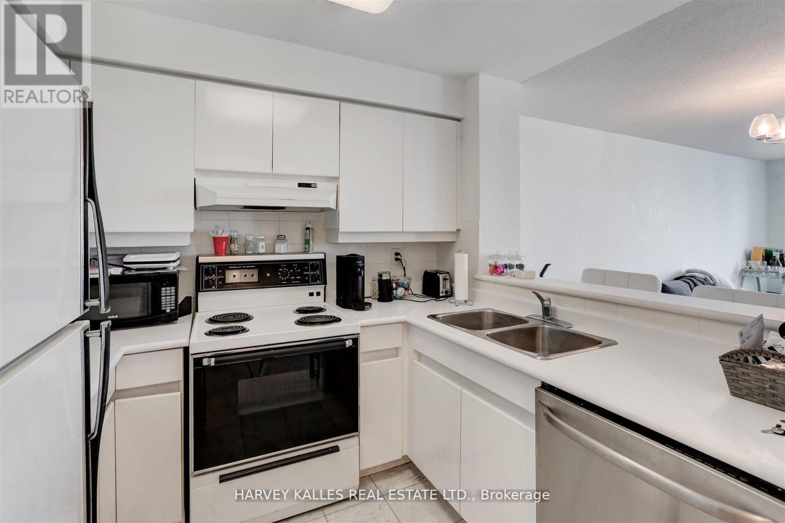 1018 - 942 Yonge Street, Toronto, Ontario  M4W 3S8 - Photo 14 - C12751068