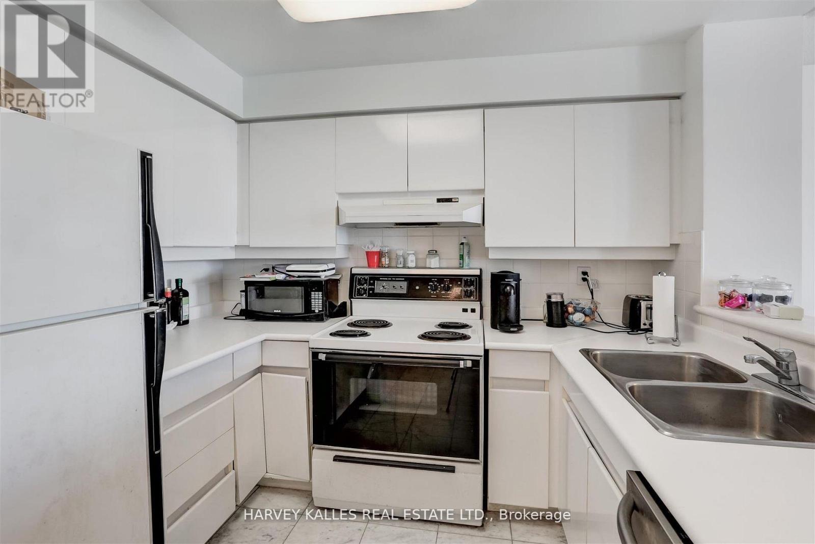 1018 - 942 Yonge Street, Toronto, Ontario  M4W 3S8 - Photo 15 - C12751068