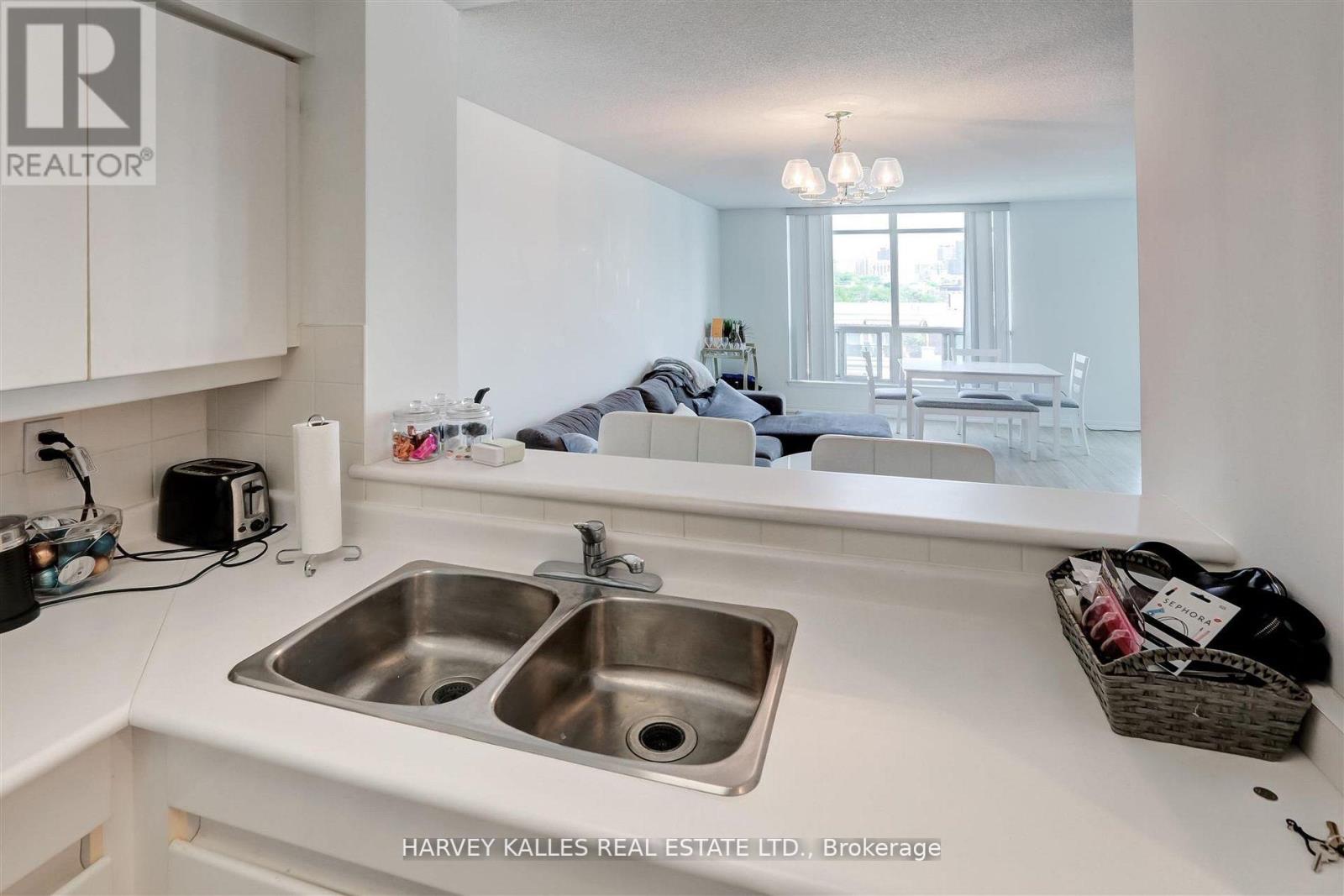 1018 - 942 Yonge Street, Toronto, Ontario  M4W 3S8 - Photo 16 - C12751068