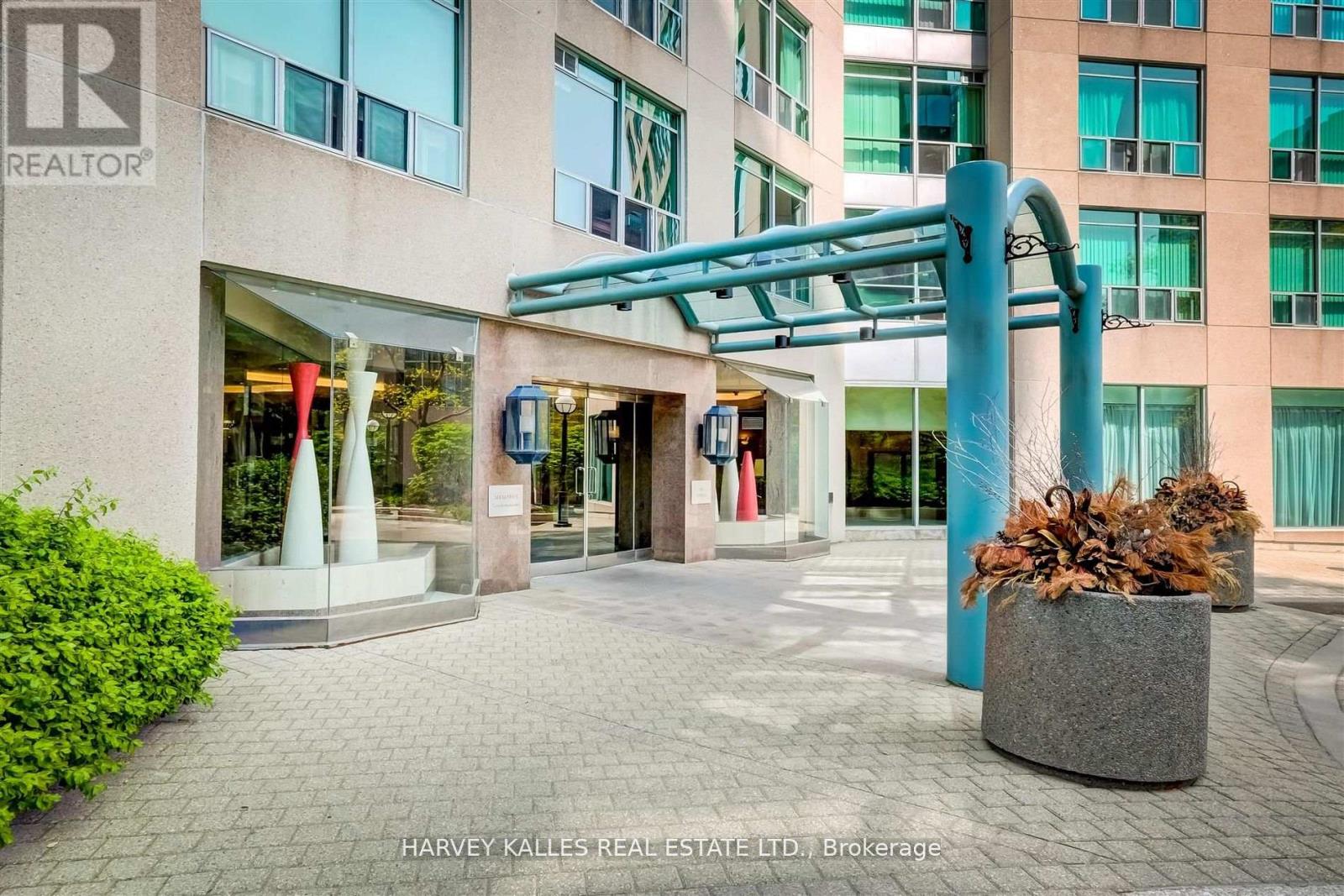 1018 - 942 Yonge Street, Toronto, Ontario  M4W 3S8 - Photo 4 - C12751068