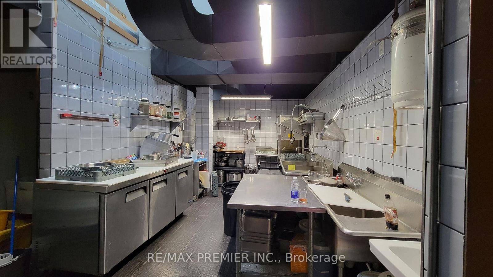 Main - 940 Danforth Avenue, Toronto, Ontario  M4J 1L9 - Photo 9 - E12751088