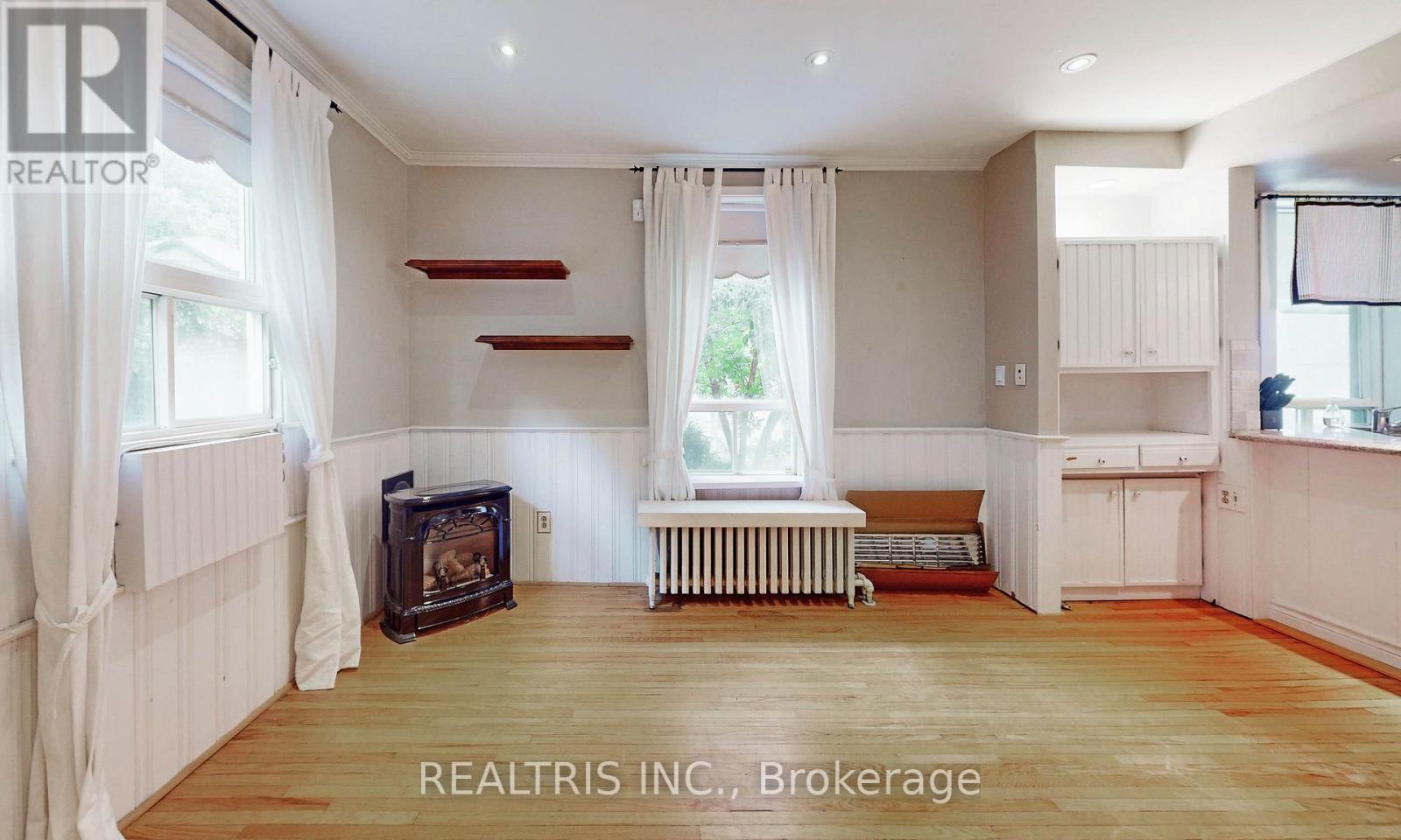 149 Worsley Street, Barrie, Ontario  L4M 1M3 - Photo 3 - S12751106