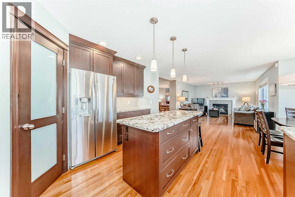 6 Mt Yamnuska Court Se, Calgary, Alberta  T2Z 2T8 - Photo 5 - A2268320