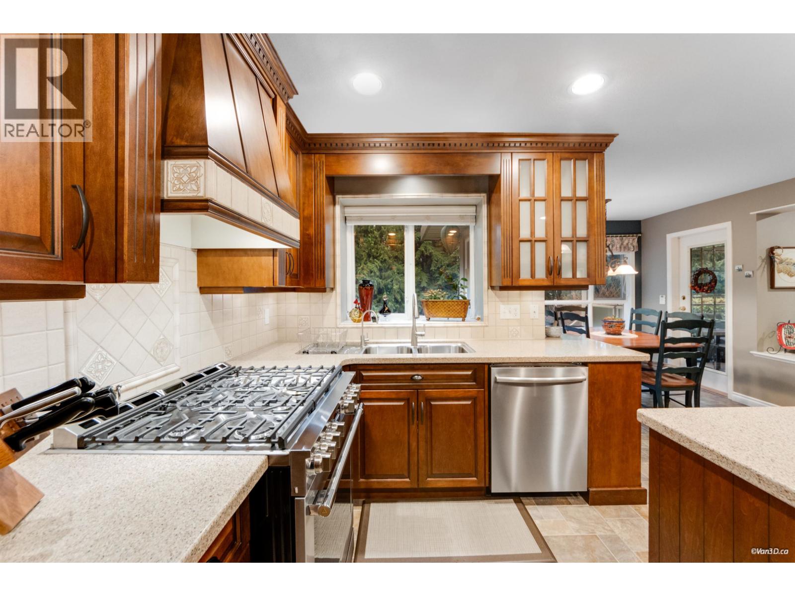 1415 Garibaldi Place, Coquitlam, British Columbia  V3E 2S6 - Photo 8 - R3085232